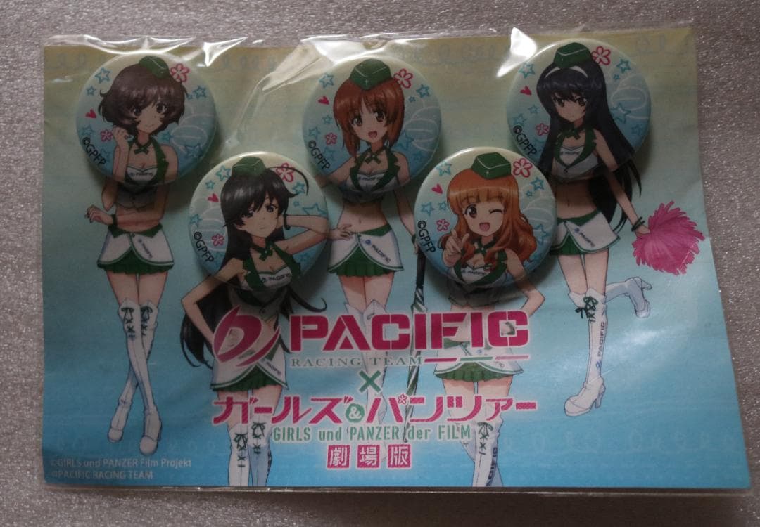 d➖ガールズ&パンツァー➖　大洗学園　レースクイーン　缶バッジ