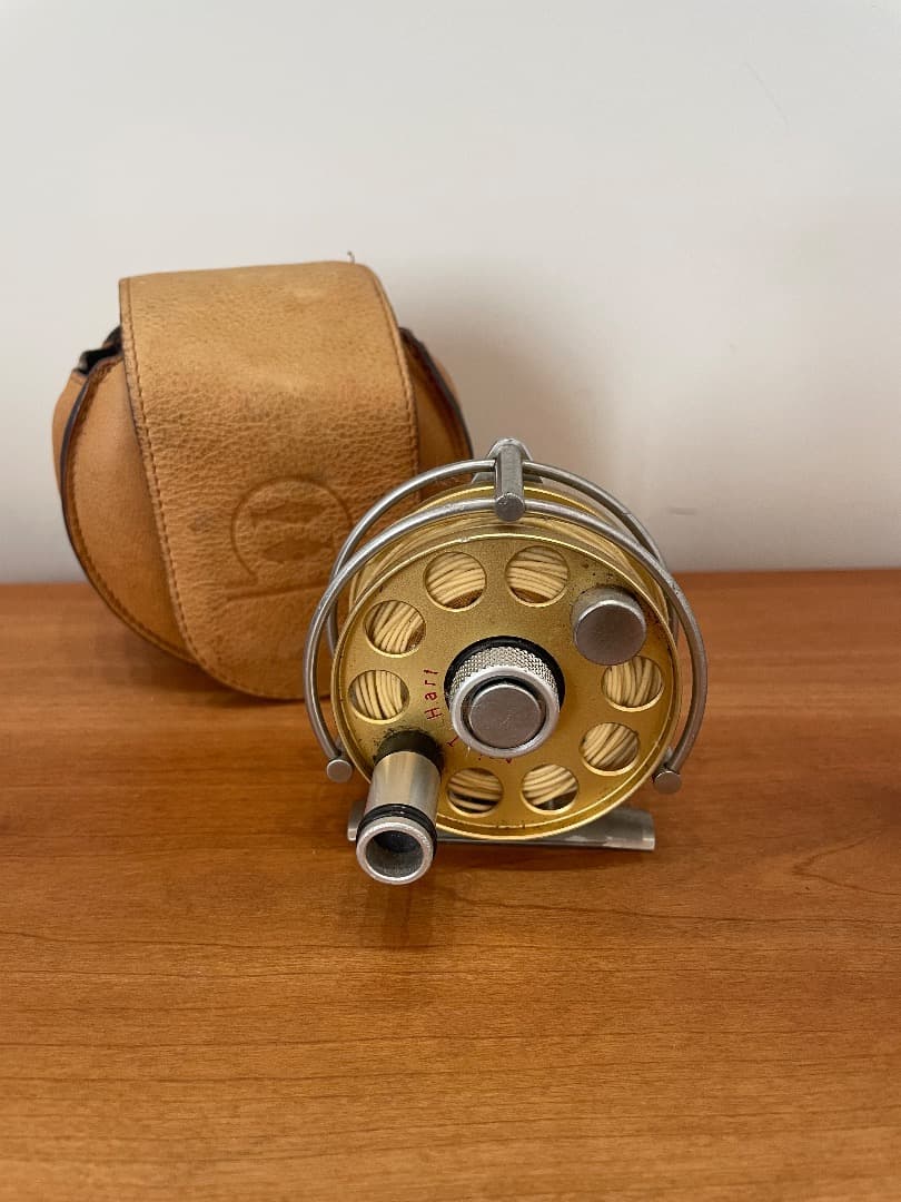 アリハート　フライリール 金色と銀色 レザーケース付き