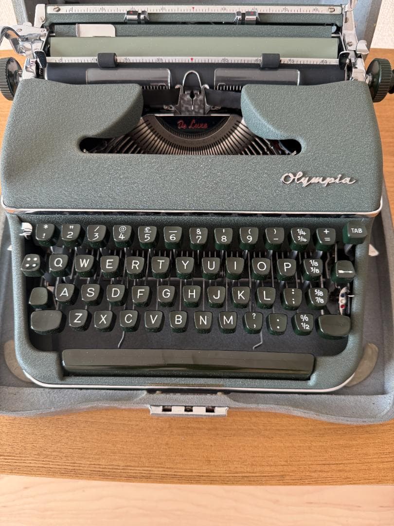 Olympia Model SM タイプライター