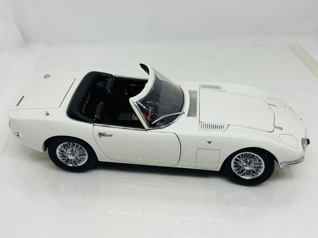 イ*チ様 1/18AUTOart オートアートトヨタ2000 GT オープン仕様
