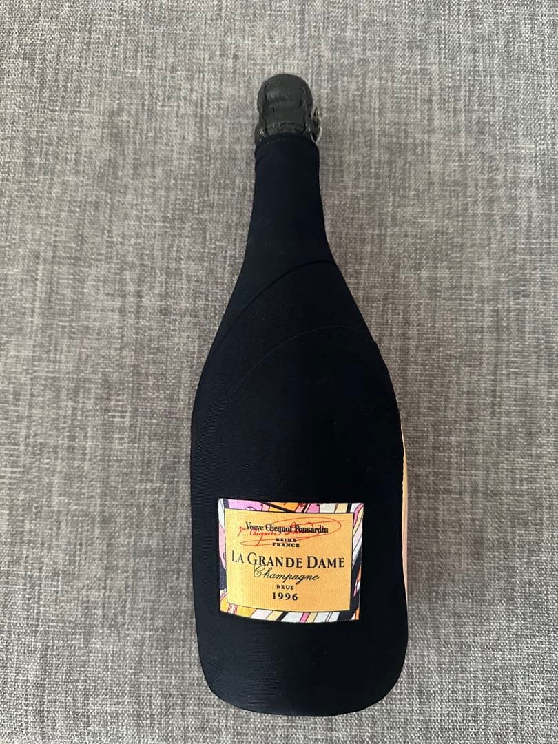 エミリオプッチ　ヴーヴクリコ　 1996 シャンパン