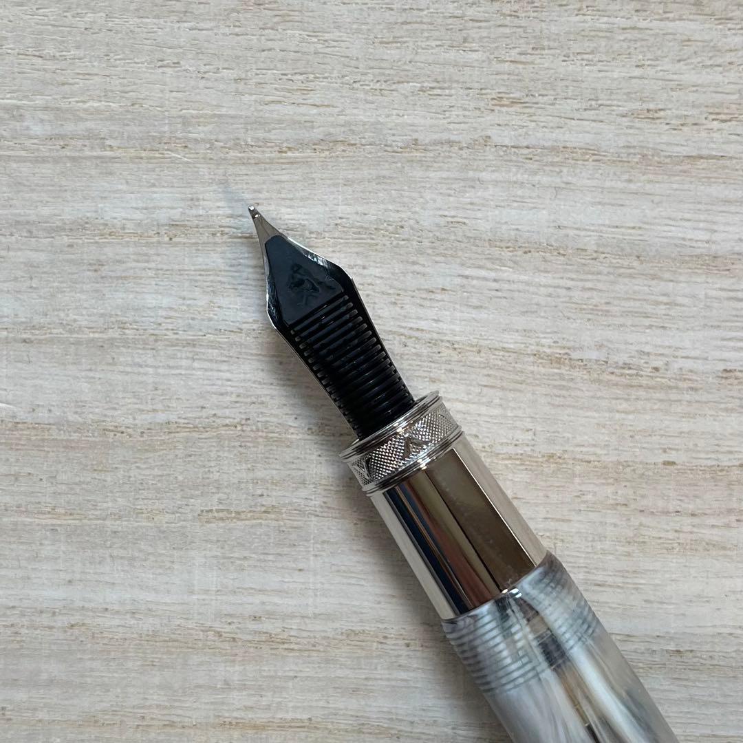 ビスコンティ ヴァン・ゴッホ マキシ バニラ 万年筆 字幅 M