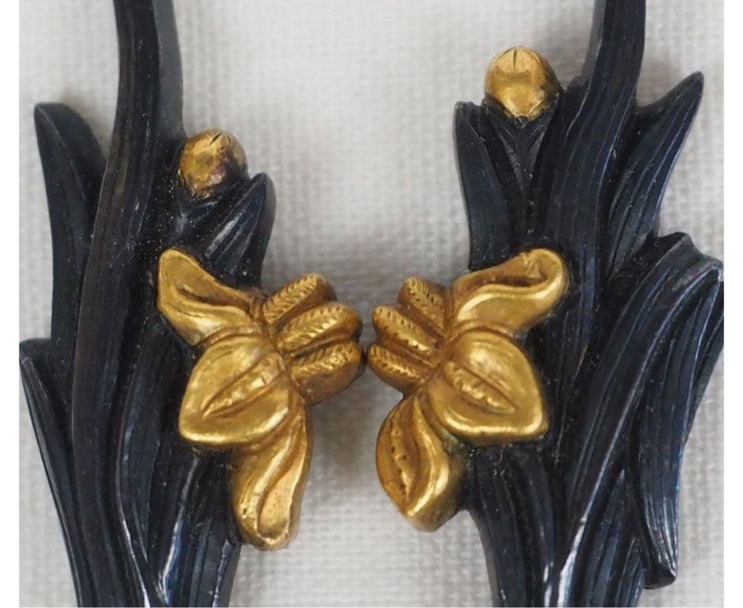 送料無料　最上級　銀地・金着せ（包金）菖蒲図目貫　木箱付　刀剣美術