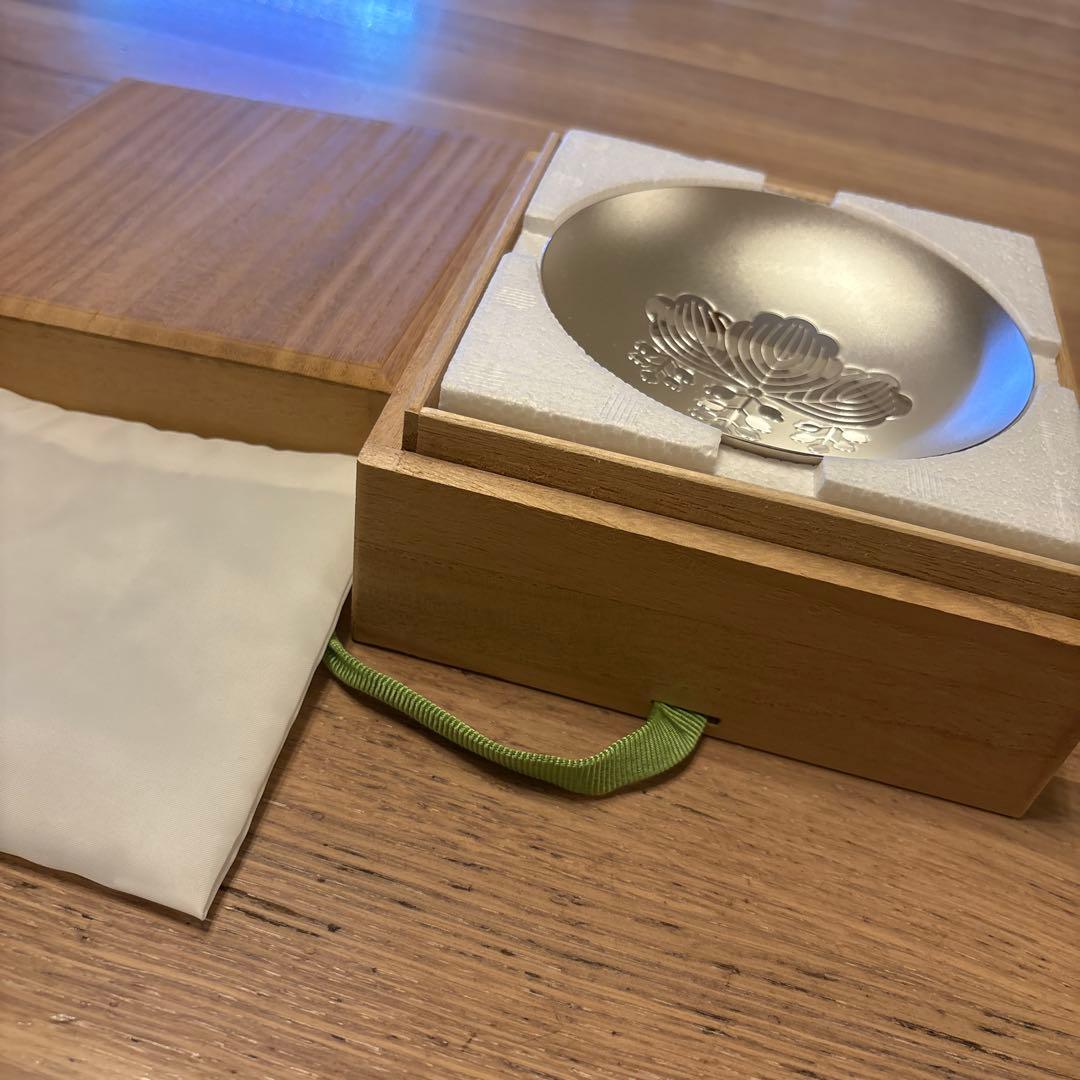 金色の花模様皿 木箱付き137ｇ