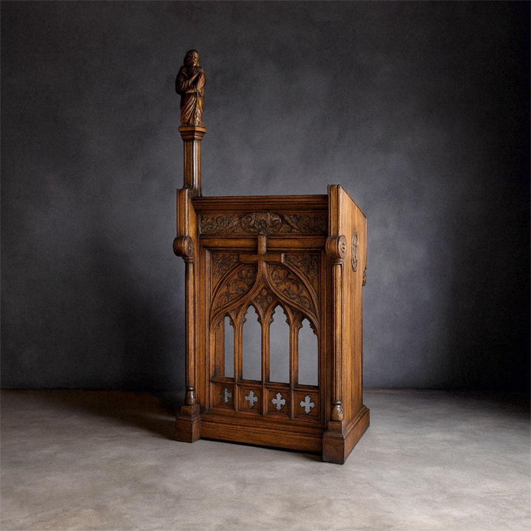 アンティーク　彫刻が施されたゴシック様式　演台