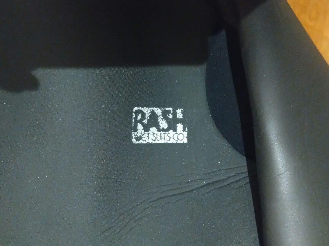 RASH ブラック セミドライ ウェットスーツL／XL