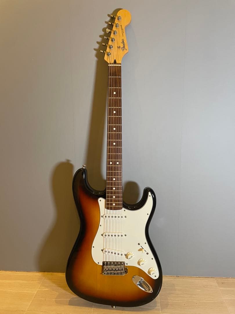 ギグバック付きFender Japan ストラト サンバーストST-STD