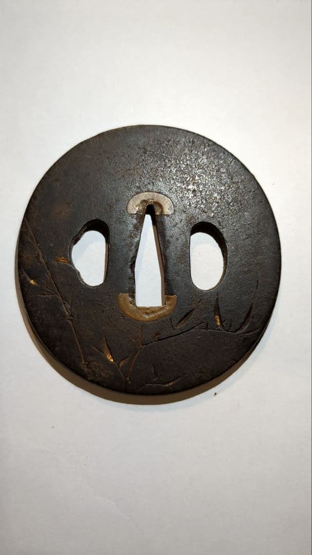 鍔　小　無銘　笹透かし　象嵌カスレ