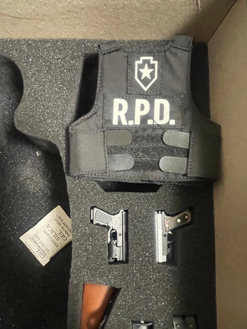 レオン・S・ケネディ フィギュア　1/6 RE4 バイオハザード