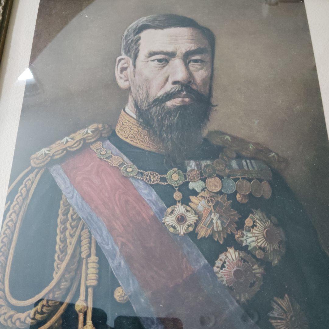 東光會謹製　明治天皇御尊影　額装肖像画　軍服　菊の御紋入り　金木枠