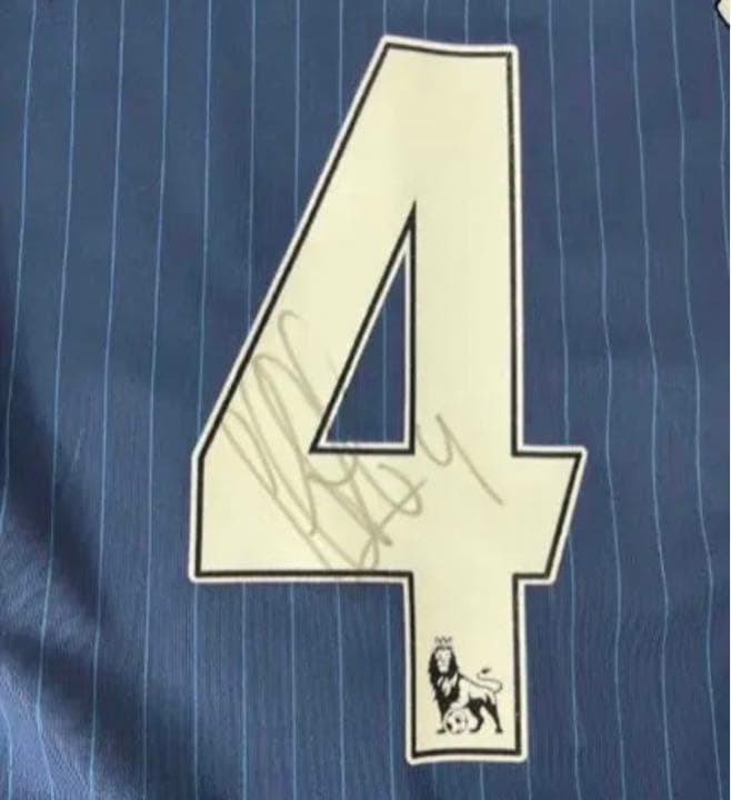 セスク・ファブレガス　直筆サイン　ユニフォーム