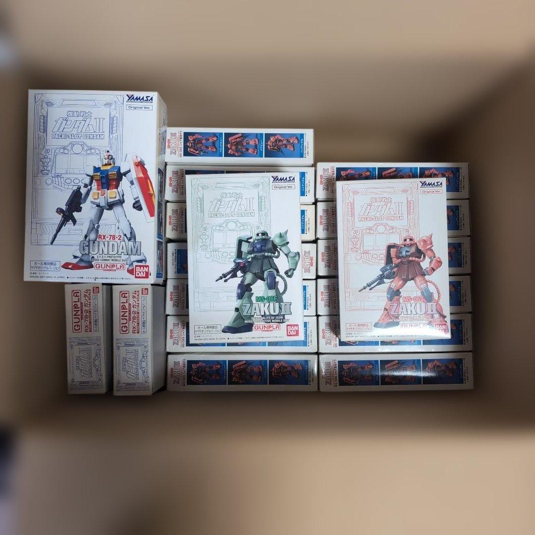 ガンダム、ザクIIプラモデル23個