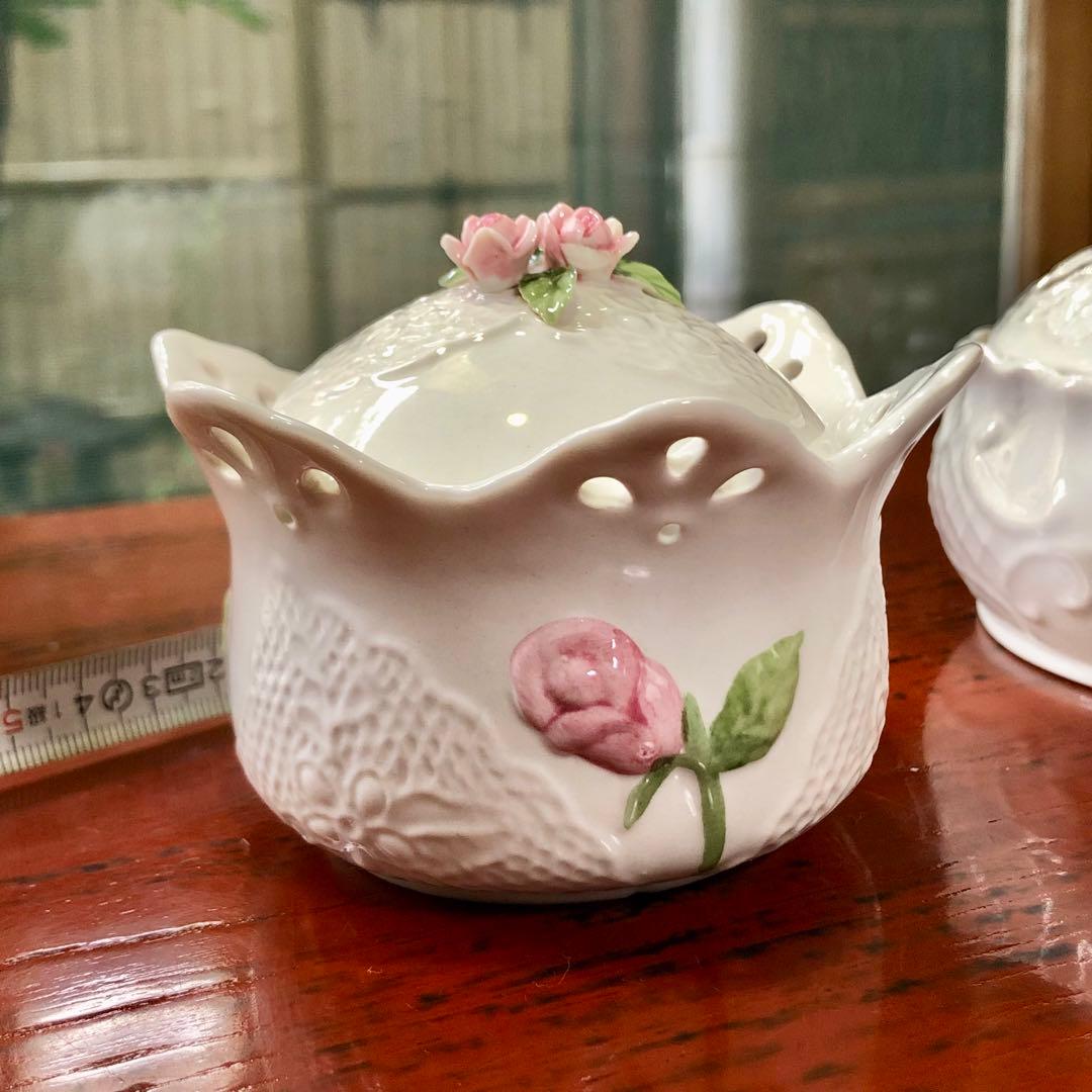 陶器製白いレースと薔薇彫刻のアンティーク小物入れハート型アロマポット 3個セット