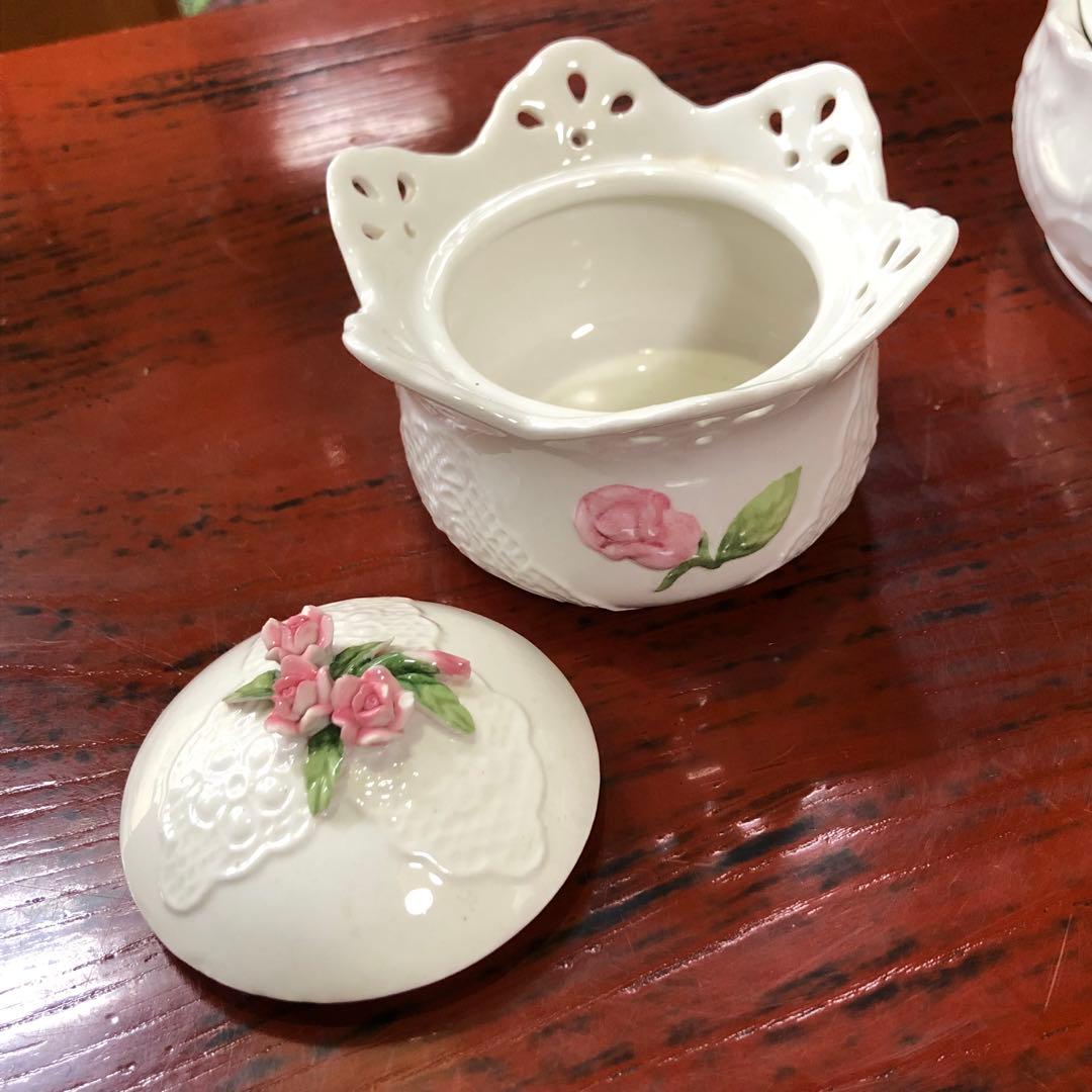 陶器製白いレースと薔薇彫刻のアンティーク小物入れハート型アロマポット 3個セット