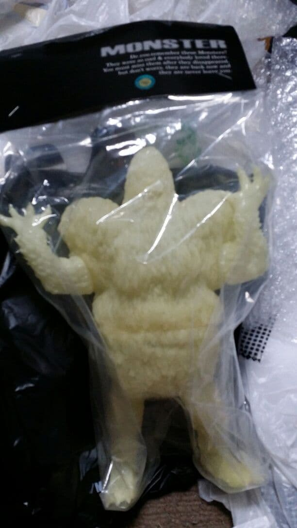 ＣＣＰ　５０個限定　冷凍怪獣　ギガス　蓄光　未開封品