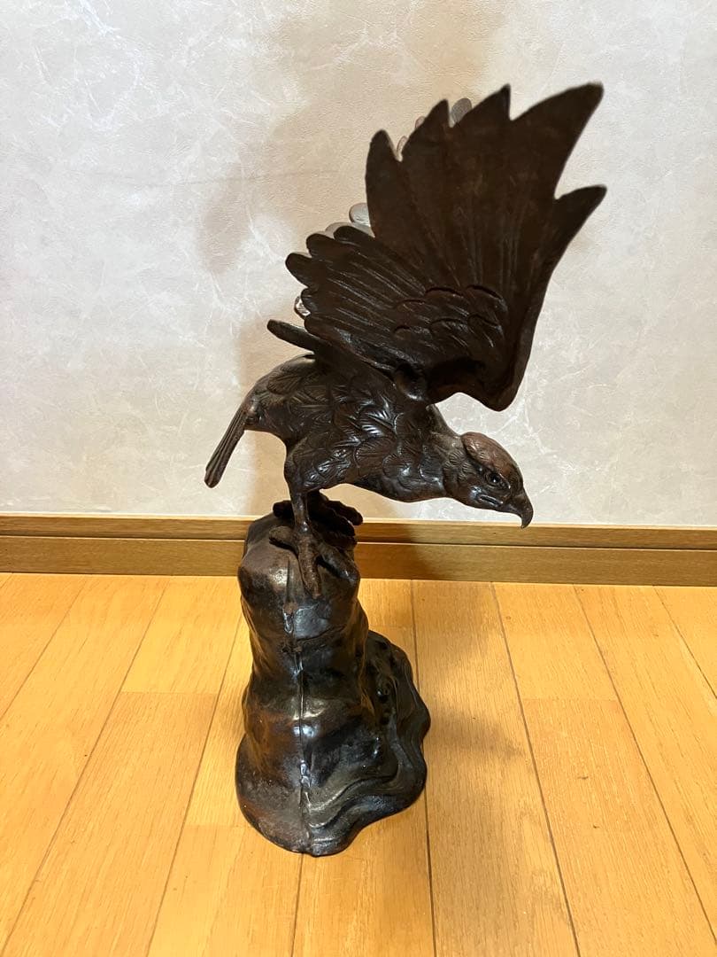 お値下げします。　骨董 鷹置物 鍍銀か洋銀 大正昭和頃 大型置物 飾り レトロ