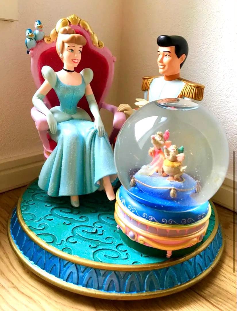 貴重品！シンデレラと王子様のガラスの靴スノードーム　ディズニープリンセス