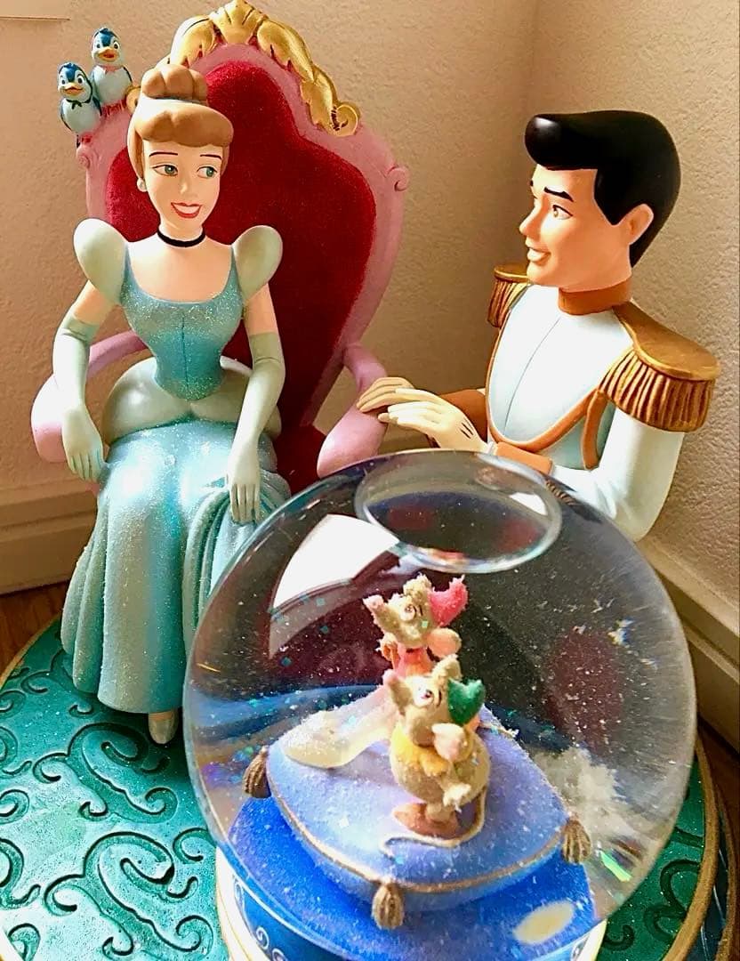 貴重品！シンデレラと王子様のガラスの靴スノードーム　ディズニープリンセス