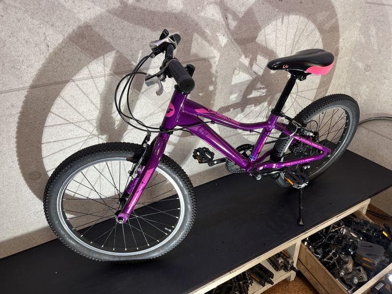 giant LIVパープル 20インチ キッズバイク 6速 Shimano