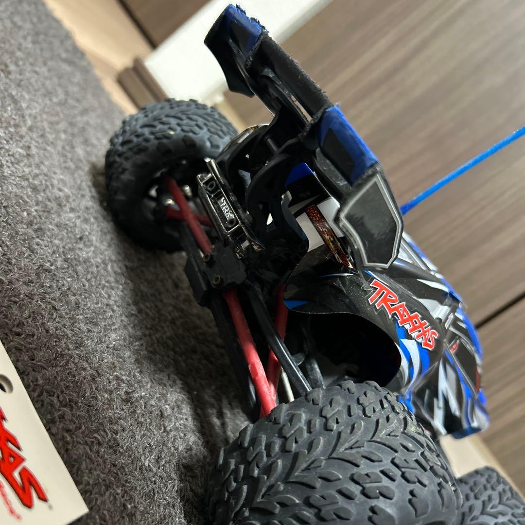 トラクサス　e-revo 1/16 送受信機なし　ほぼノーマル　シャフト交換