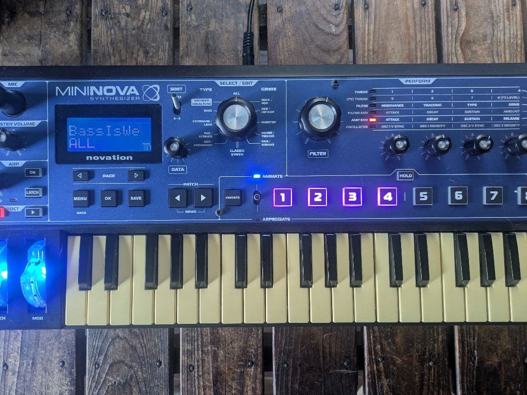 Novation MININOVA アナログシンセサイザー！