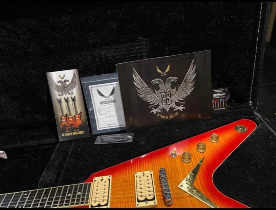 Dean V 35 35th Cherry Vシェイプ ケース付きエレキギター