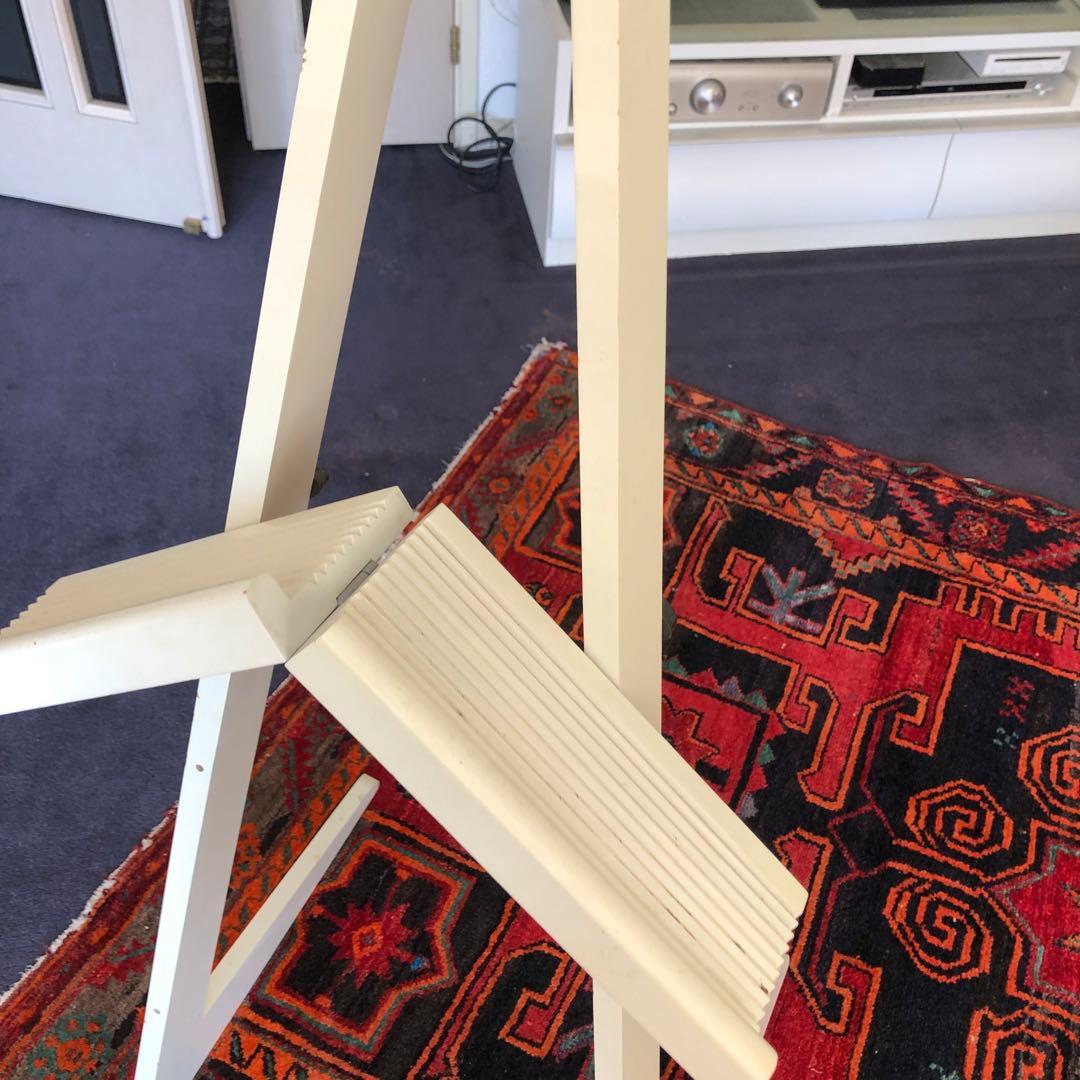 イーゼル　白　高さ135cm 横　cm