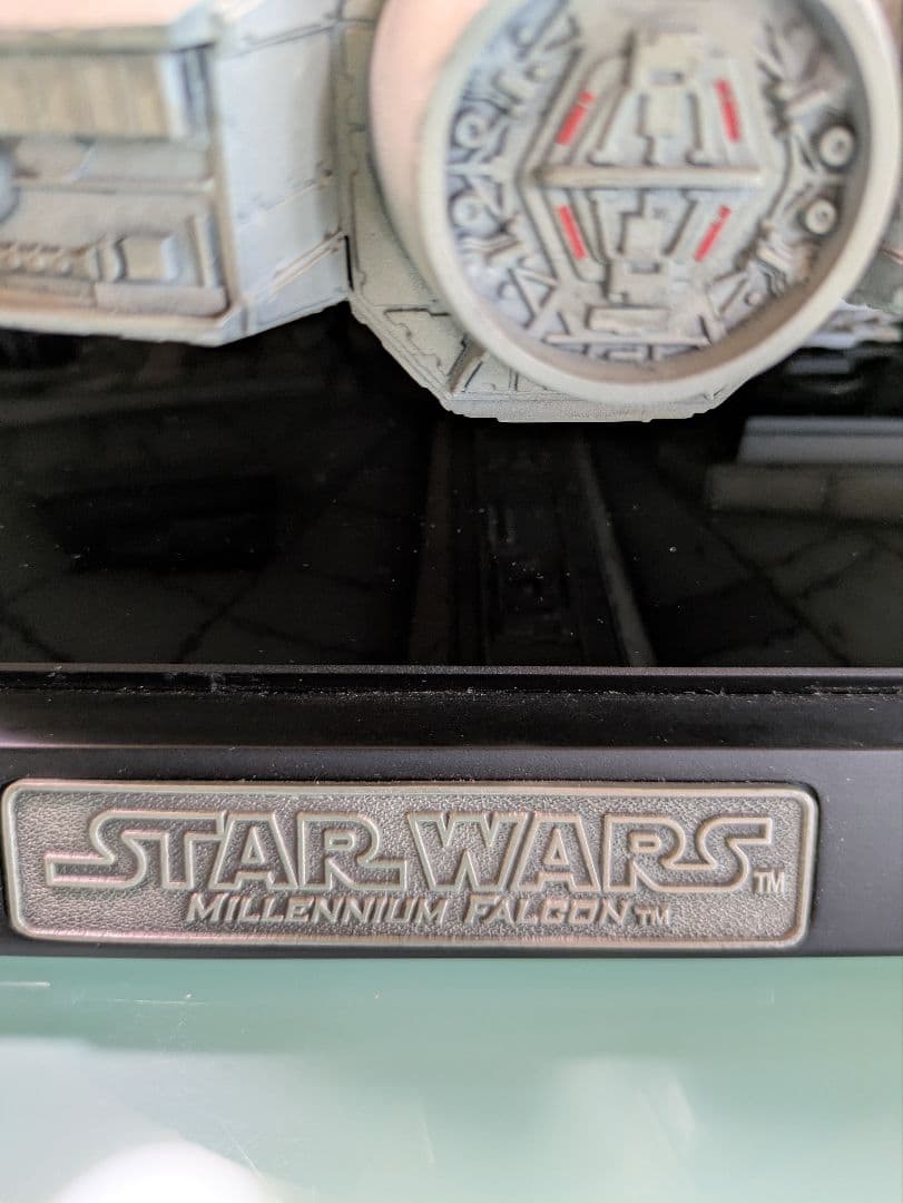 ★週末値下げ ミレニアム·ファルコン　完成品台座付き