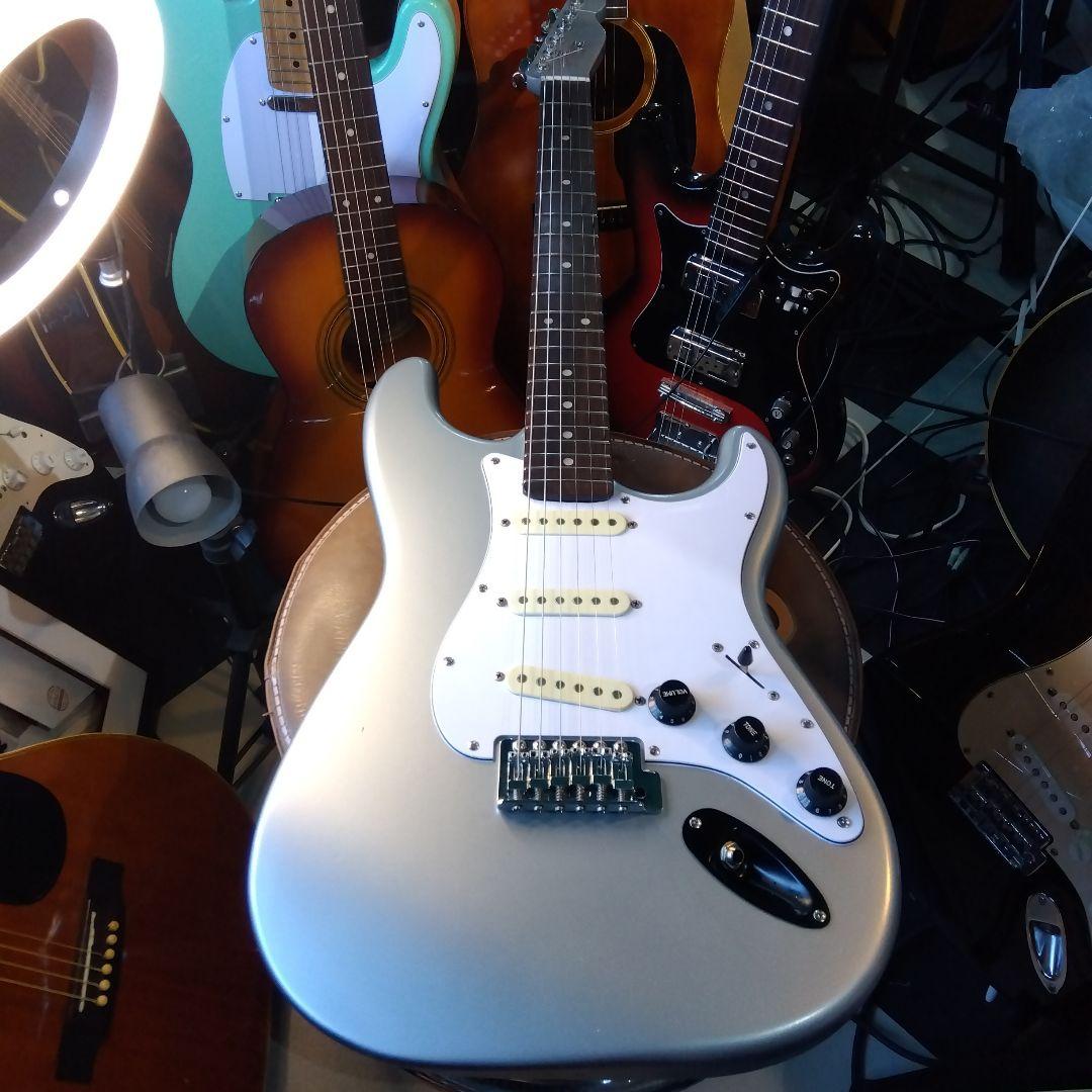 エレキギター…シルバーカラー！