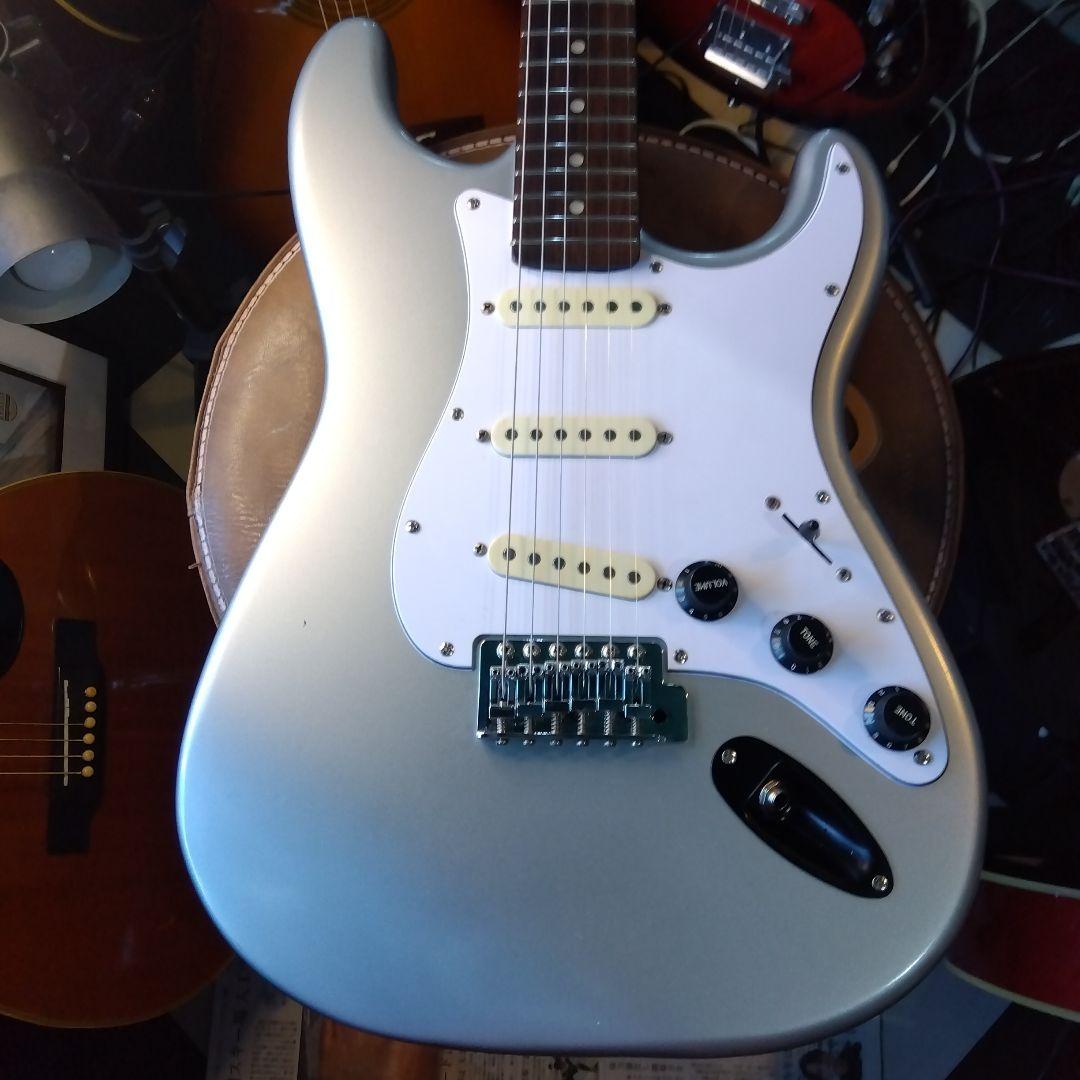 エレキギター…シルバーカラー！