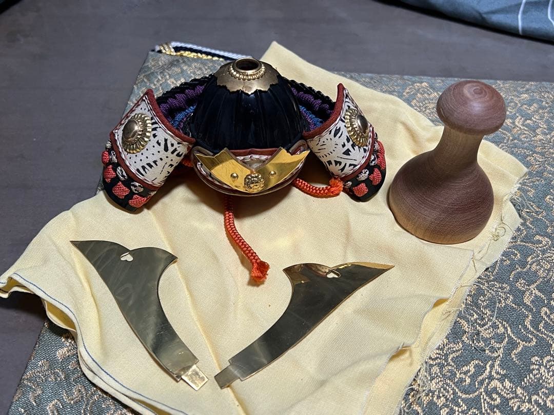 甲冑師 加藤一冑 大円山黒塗筋兜 佐々木盛綱 戦国武将 兜 置物