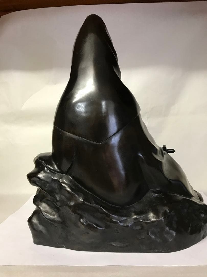 銅器:岩上白衣観世音菩薩座像