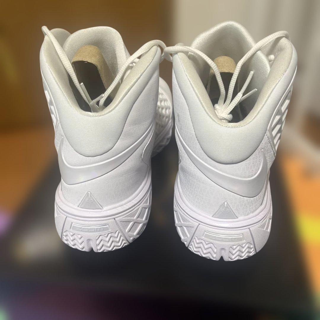 ホワイト ハイカット バスケットシューズ