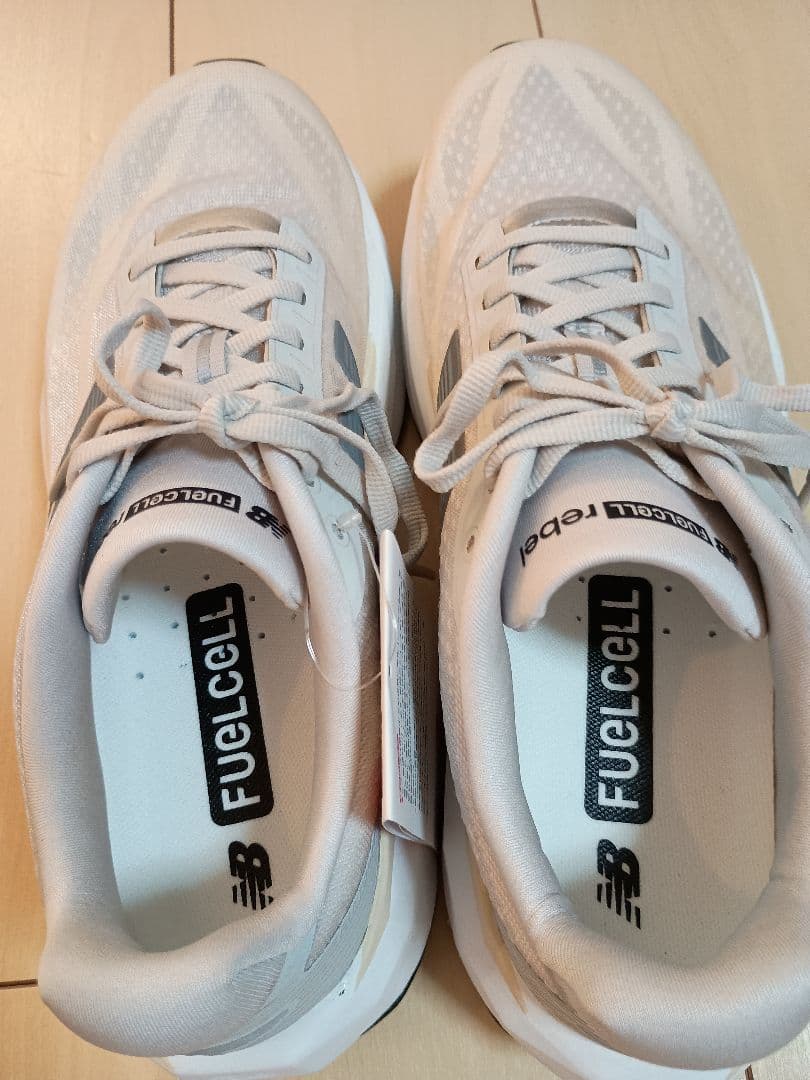 新品未ニューバランスFuelCellRebelv5 26cmワイズDグレー