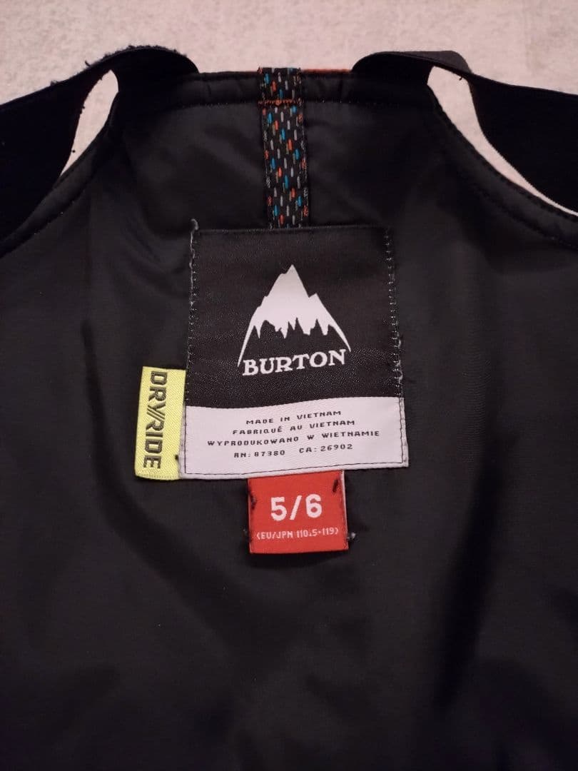 BURTON スノーボードウェア 子ども用　上下セット　5/6T
