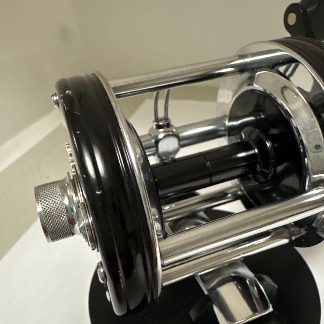 Ambassadeur 6000cベイトリール 黒と銀