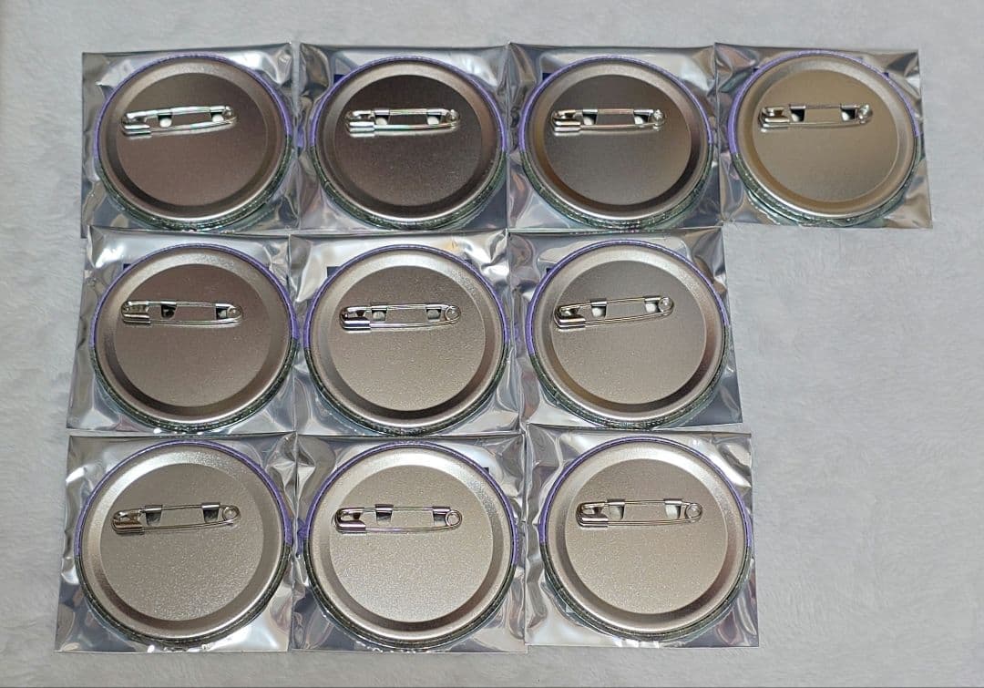 進撃の巨人　ドンキホーテ　初コラボ　限定　缶バッジ　ハンジ　10個セット