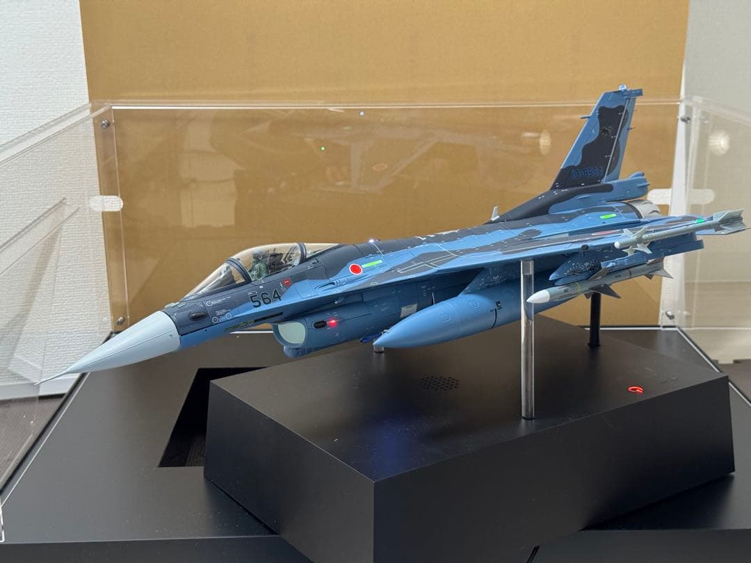 ディアゴステーニF-2A 戦闘機　専用ディスプレイケース付き