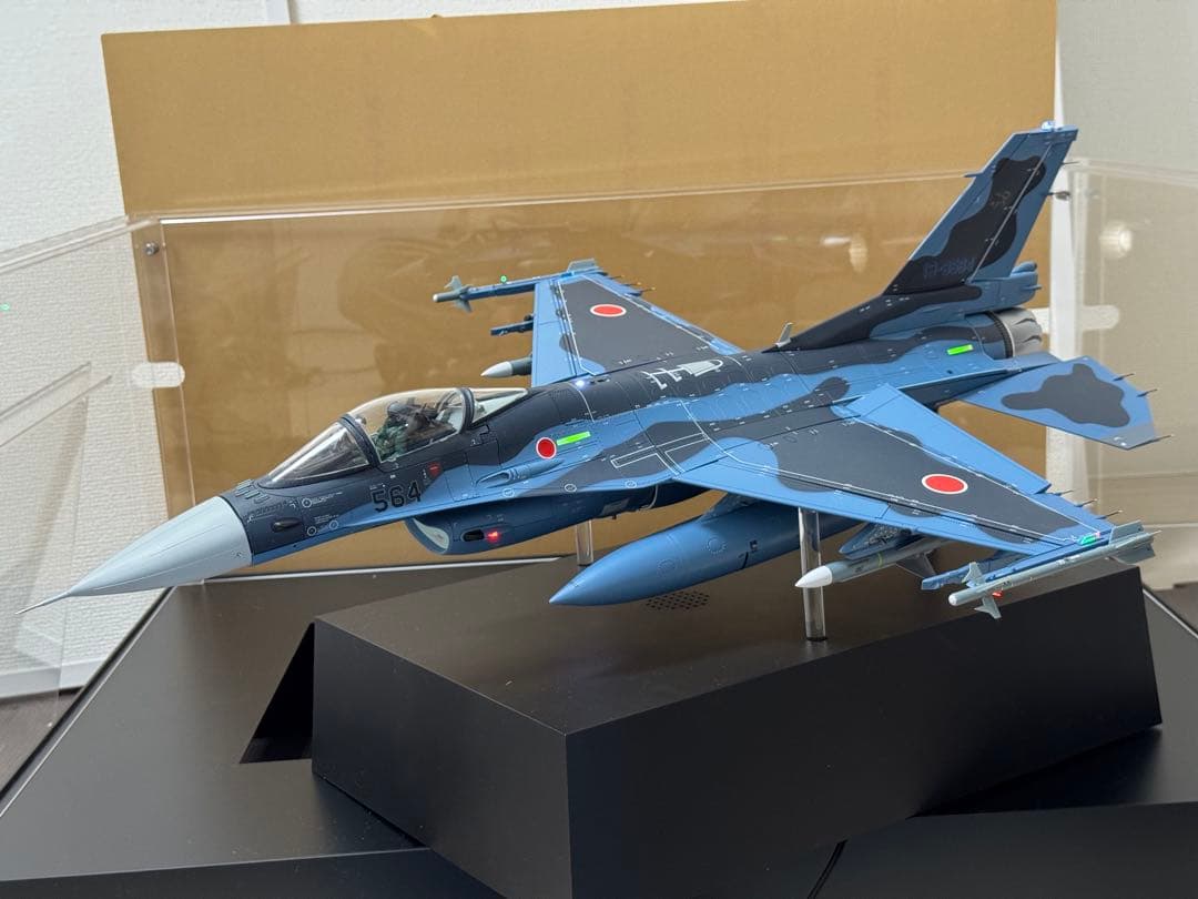 ディアゴステーニF-2A 戦闘機　専用ディスプレイケース付き