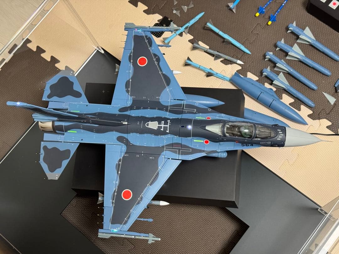 ディアゴステーニF-2A 戦闘機　専用ディスプレイケース付き