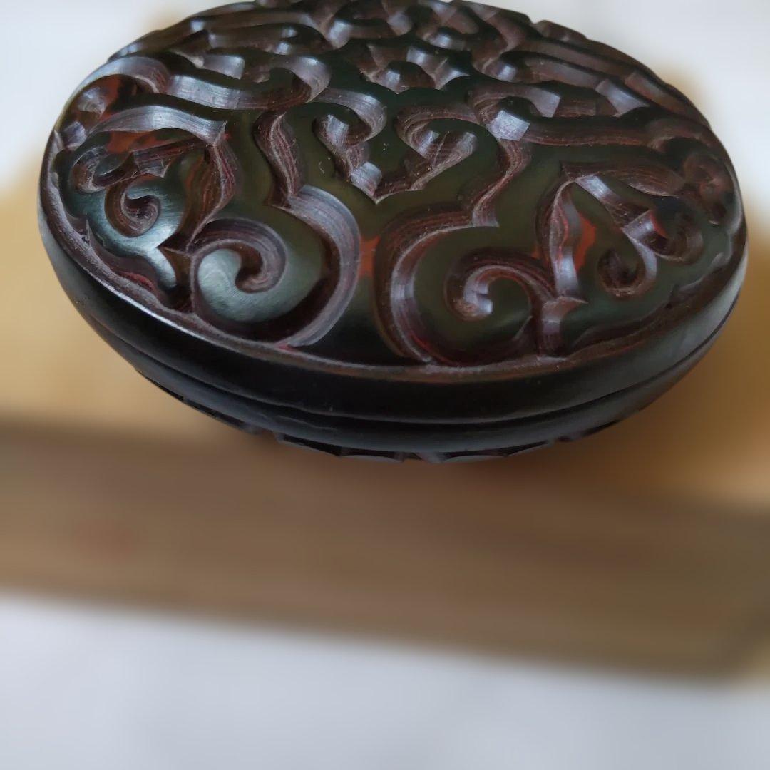 堆漆香合 『 雲彫紋 』 堆黒 香合 堆漆黒香合 共箱 茶道具 美品 です。