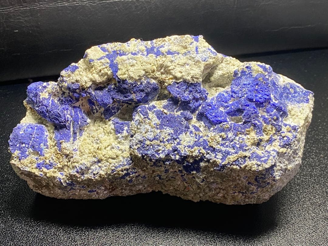 ラピスラズリ　母岩付き結晶　1.5kg