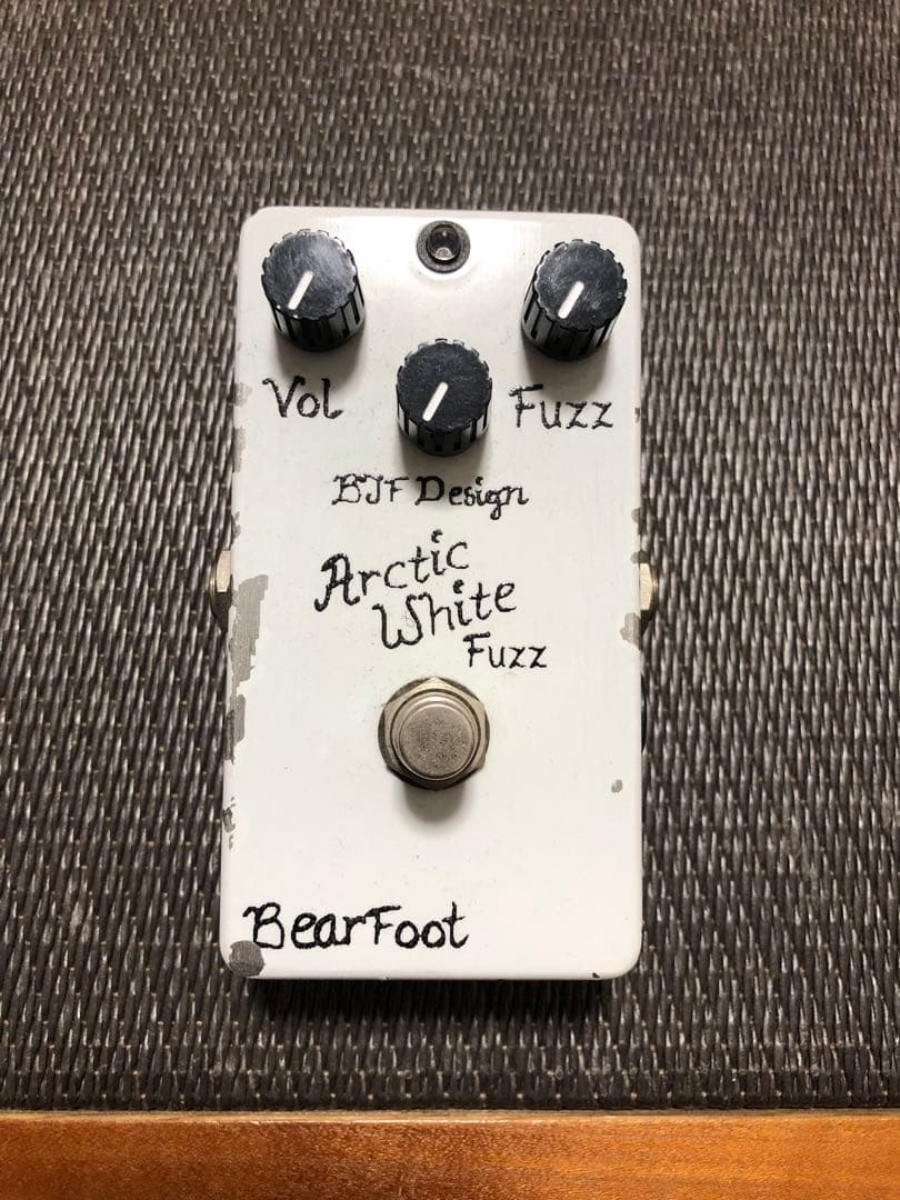 ギター Bearfoot Arctic White Fuzz