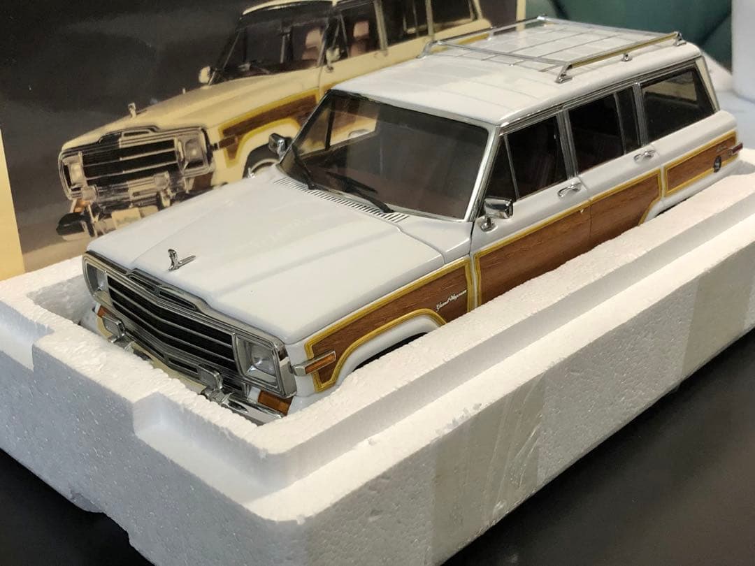 ★絶版！￼￼オートアート ￼1/18 ジープ グランド￼ ワゴニア￼