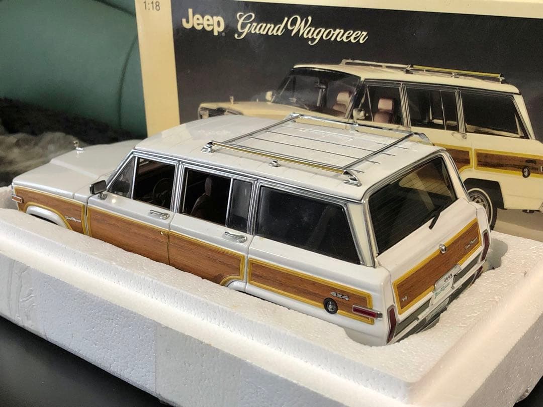★絶版！￼￼オートアート ￼1/18 ジープ グランド￼ ワゴニア￼