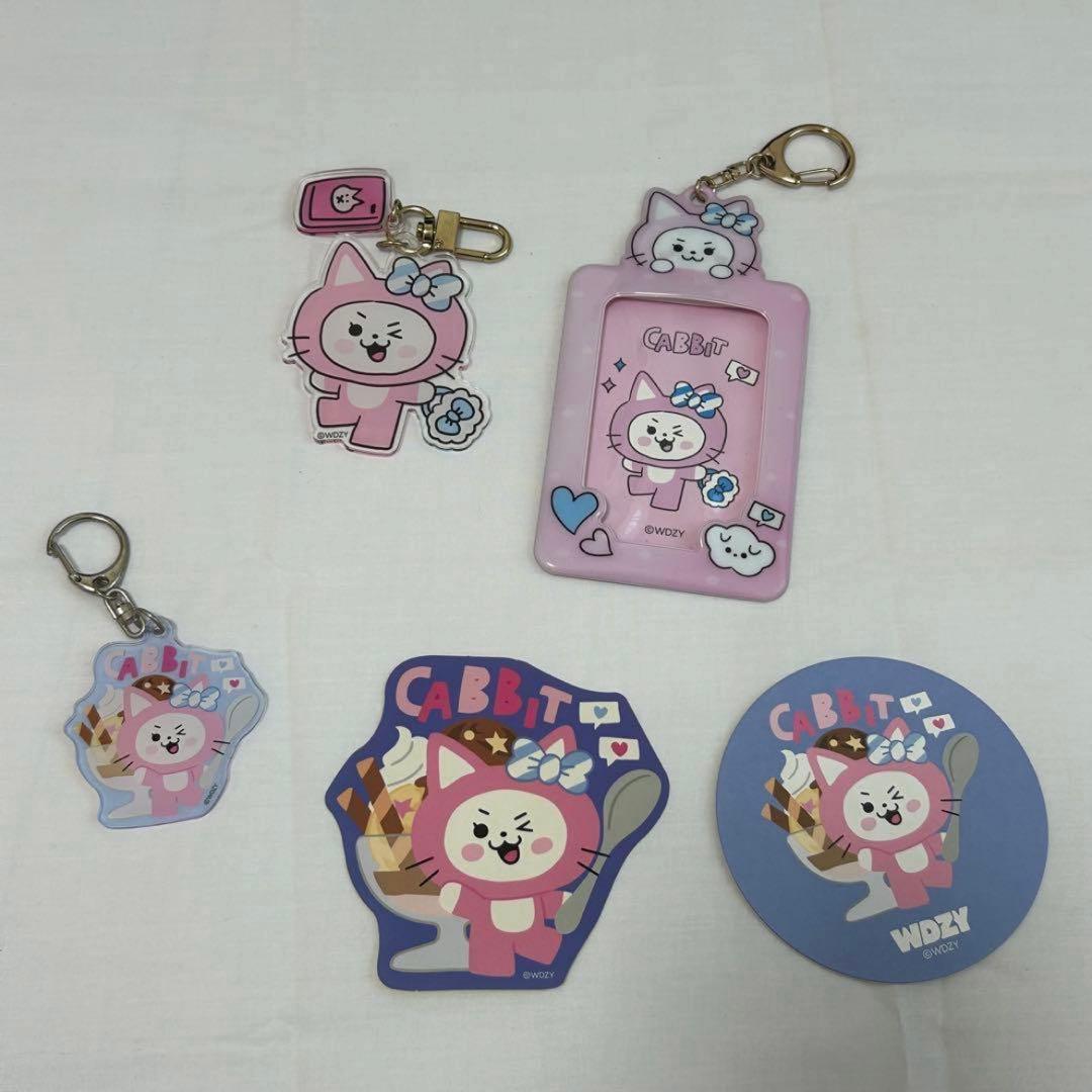 ITZY アルバム＋トレカ＋付属品＋缶バッジ＋キーホルダー＋うちわ まとめ売り