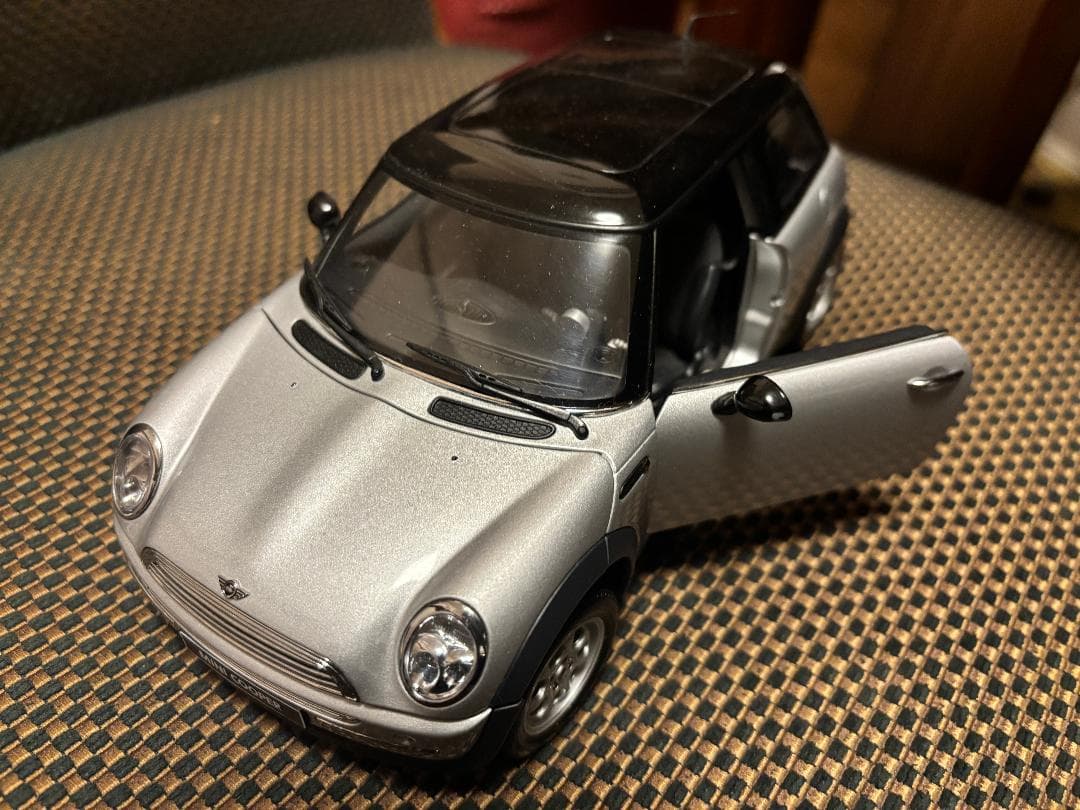 AUTOart 1/18 MINI COOPER ミニクーパー ミニカー