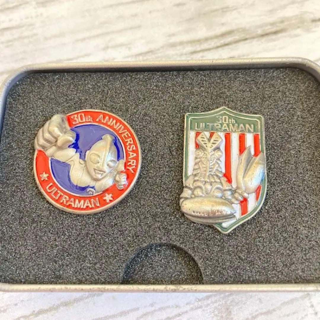 ウルトラマン　限定品　30周年　ピンバッジ