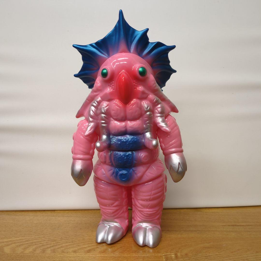 カプセル冷凍怪獣　コールドン　フィギュア