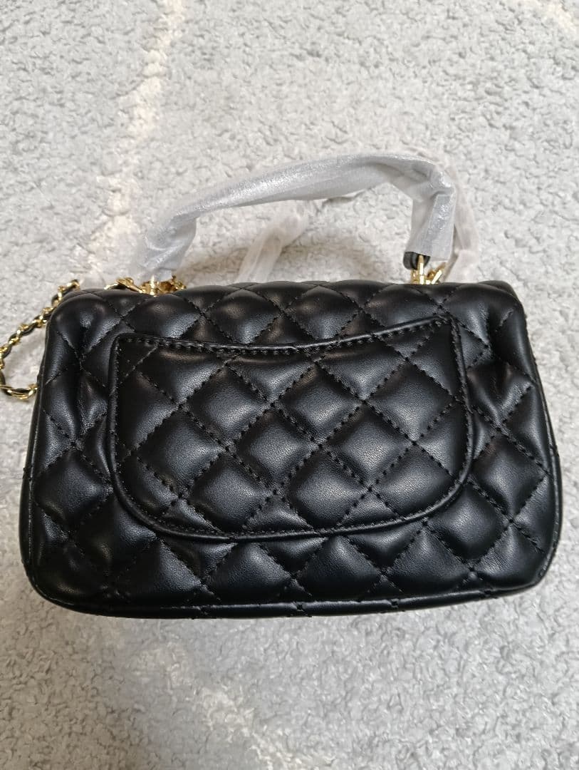 【新品】ブラック キルティング ショルダーバッグ　ノベルティ